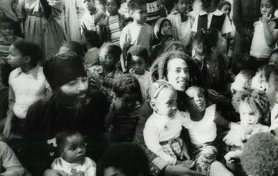 Bob Marley with Abuna Yesehaq and children